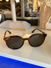 Load image into Gallery viewer, Fashion Sunglasses - Women
