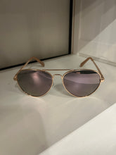 Load image into Gallery viewer, Fashion Sunglasses - Women
